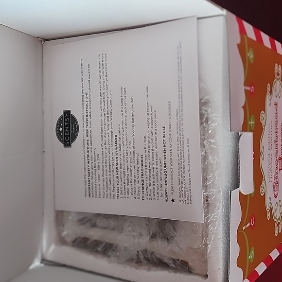 NIB.2015 Scentsy Limited Edition Ginger Bread House. Scentsy Warmer and Ornament - Picture 8 of 13
